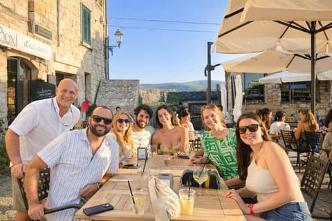 From Florence: Chianti Wine Tour with Tastings & San Gimignano