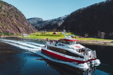 Mostraumen Fjordkreuzfahrt – von Einheimischen betrieben & geführt