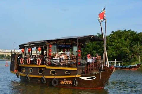 Découvrez le dîner croisière romantique au coucher du soleil à Hoi An