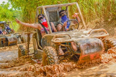 Buggy- och ATV-äventyr i Punta Cana med grott- och strandbesök