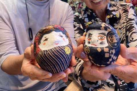 Daruchan no ouchi Daruma Cloth Covering Experience