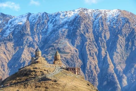 Aventura privada nas montanhas de Kazbegi com fotos de drones