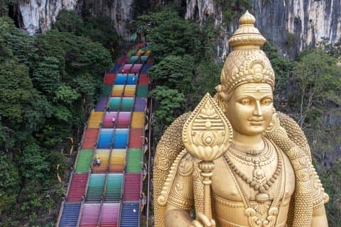Tour privado de Kuala Lumpur Cuevas de Batu, aguas termales y cascada