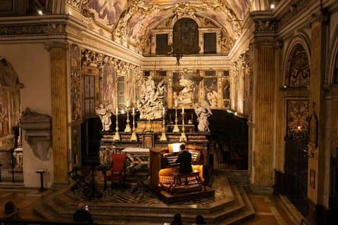 Filmische en klassieke orgelconcert historische kerk in Milaan