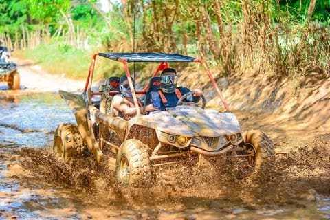 Buggy und ATV im Gelände