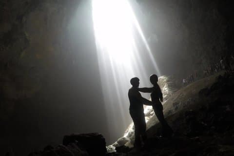Yogyakarta : Jomblang och Pindul Cave privat tur med transfer