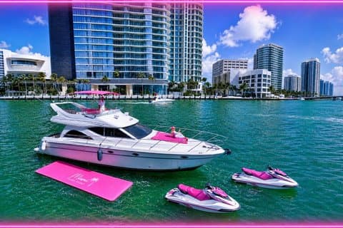 50ft Pink Yacht + 2 Jetkis inklusive Pink Yacht Charter in Miami