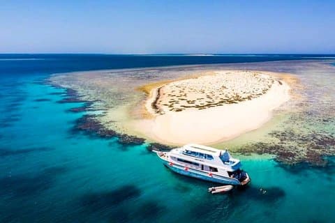 マルサ・アラム VIPボートで浜田島へシュノーケリング日帰り旅行