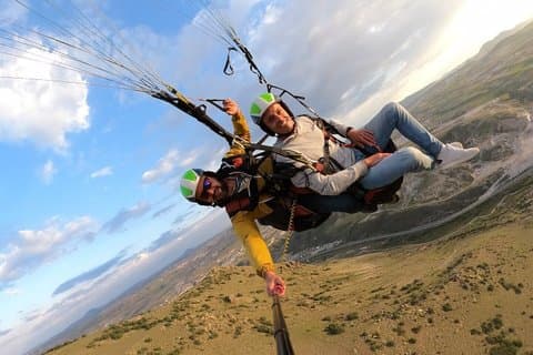 Capadocia Experiencia de parapente en Fairychimnese