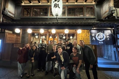 Passeggiata notturna di Kanazawa e tour di Izakaya con Guida locale