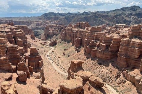 Tour privado al cañón Charyn desde Almaty para 2025 Jetour T2