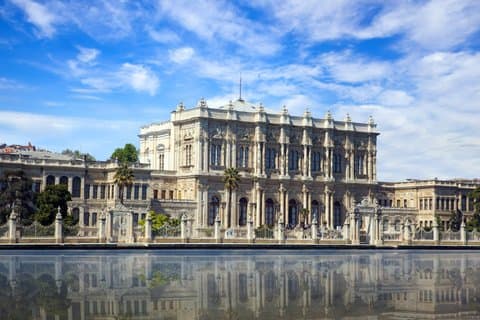 Best of Istanbul Tour: Bosphorus Cruise, Dolmabahce Palace, Balat