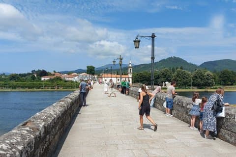 Private Ponte de Lima & Green Wine Estate Tour from Porto