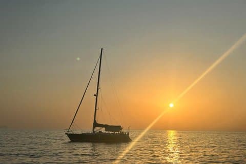 Private Short (4H) Sunset Sailing Tour & Aperitif in Capo Gallo