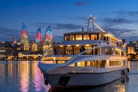 Las vistas más bonitas de Bakú : Experiencia Premium en barco