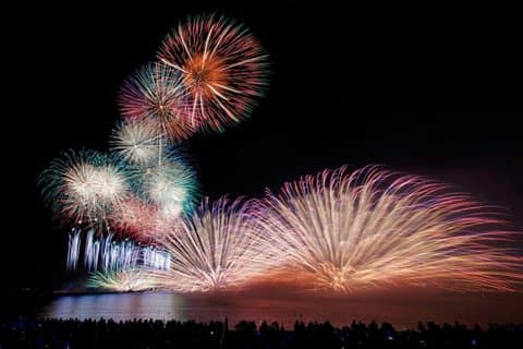 Fukui Mikuni fyrverkerifestival dagstur från Kanazawa