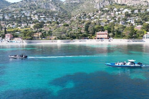Halbtägige geführte Bootstour zu den Mala-Höhlen mit Halt in Villefranche