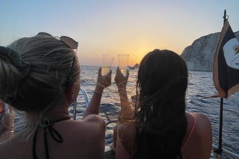 Zakynthos Sunset Cruise para Mizithres com Paradas de Natação e Vinho