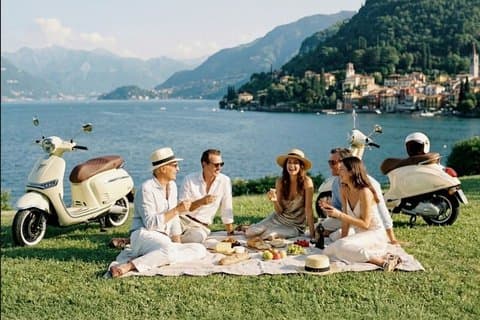 Lake Como: Guided tour in electric scooter to Bellagio
