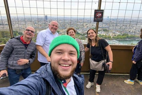 Visita guiada a la Torre Eiffel con cumbre opcional y crucero por el Sena