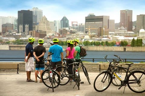 バイク/E-バイクツアー:旧市街、ラシーヌ運河、ワイン/ビールのある島々